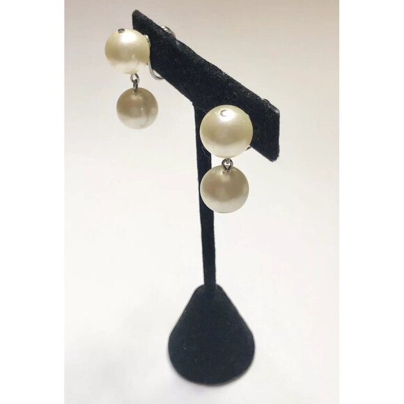 Richelieu faux pearl dangle double pearl vintage earrings - Picture 3 of 5